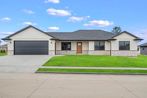 1036 10th St. Sw, Dyersville, IA, 52040 | Card Image