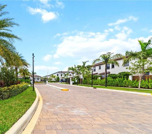 15927 Sw 2nd Pl, Pembroke Pines, FL, 33027-1455 | Card Image