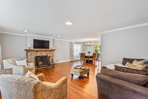 21 Orchard St, Glen Head, NY, 11545-1318 | Card Image