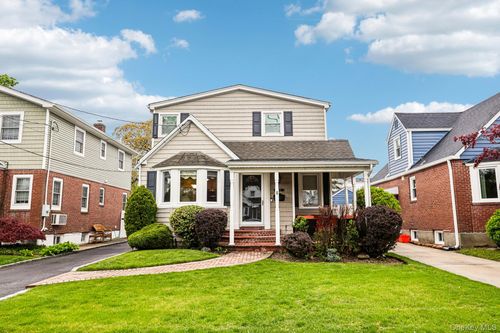 174 Semton Blvd, Franklin Square, NY, 11010-4215 | Card Image