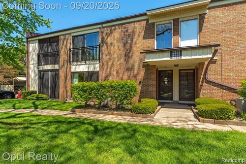 18339 University Park Dr, Livonia, MI, 48152-2627 | Card Image