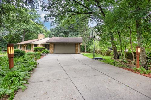 1429 Skiles Ln, Arden Hills, MN, 55112-3618 | Card Image