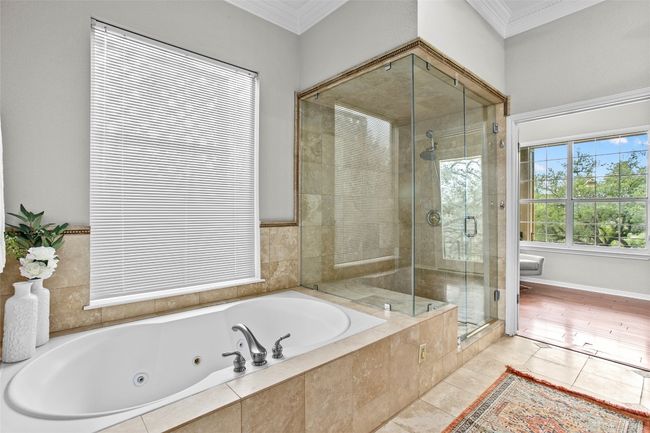 Large soaking tub and separate shower | Image 18