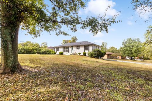 562 Walton Ferry Rd, Hendersonville, TN, 37075-4743 | Card Image