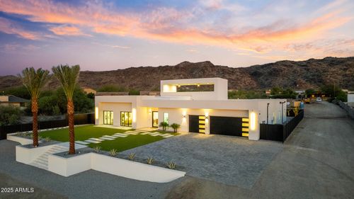2305 E South Mountain Ave, Phoenix, AZ, 85042-8133 | Card Image