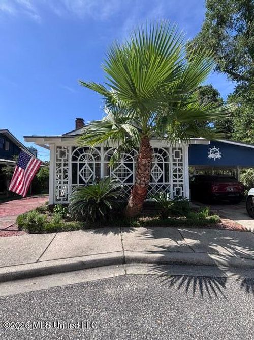 963 Schwan Ct, Biloxi, MS, 39530-3747 | Card Image