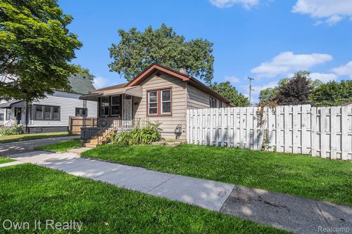 198 Fairmont St, River Rouge, MI, 48218-1221 | Card Image