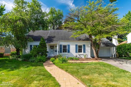 83 Hawthorne Rd, Grosse Pointe Shores, MI, 48236-1410 | Card Image