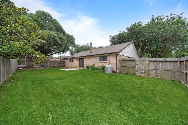 1617 Pecan Hollow St, House other with 4 bedrooms, 2 bathrooms and 2 parking in Pearland TX | Image 8