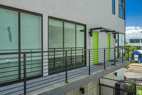 apt-212-877 S 200 W, Salt Lake City, UT, 84101-3237 | Card Image