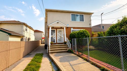 13514 120th Ave, South Ozone Park, NY, 11420-3043 | Card Image