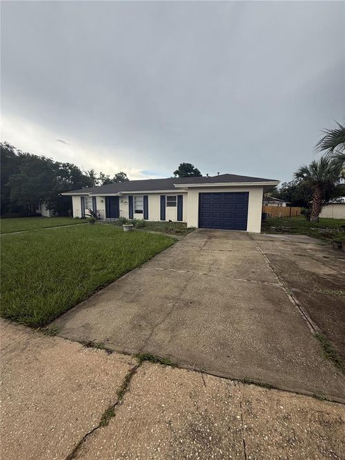2011 Keyes Ln, DELTONA, FL, 32738-3425 | Card Image