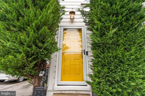 220 Hollis Aly, ALEXANDRIA, VA, 22314-2166 | Card Image