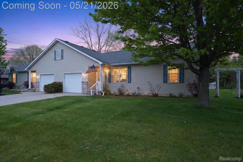 1607 Cedarwood Dr, Flushing, MI, 48433-3609 | Card Image