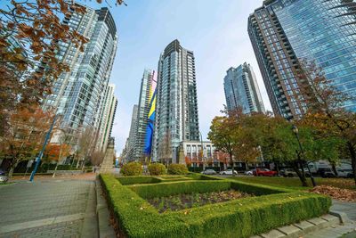 3601 - 1438 Richards St, Condo with 3 bedrooms, 2 bathrooms and 2 parking in Vancouver BC | Image 2