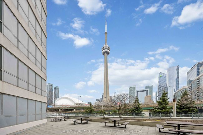 1017 - 230 Queens Quay W, Condo with 2 bedrooms, 1 bathrooms and null parking in Toronto ON | Image 36