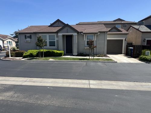 902 Castellona Dr, Newman, CA, 95360-9587 | Card Image