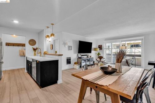 105-77 Fairmount Ave, Oakland, CA, 94611-5933 | Card Image