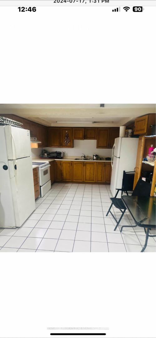 room-1-upper-3232 Brandon Gate Drive, Mississauga, ON, L4T2G2 | Card Image