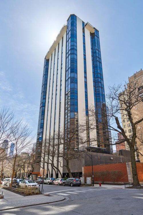 27b-1310 N Ritchie Ct, Chicago, IL, 60610-8411 | Card Image