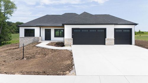 2050 Arbor Ridge Way, Janesville, WI, 53548-9533 | Card Image