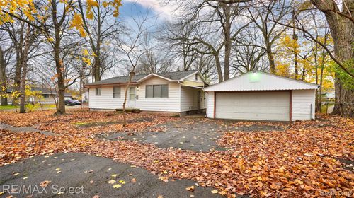 4808 Alpha Way, Flint, MI, 48506-1848 | Card Image