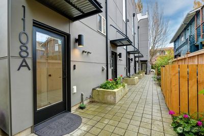 A - 1108 33rd Avenue, Townhouse with 2 bedrooms, 2 bathrooms and null parking in Seattle WA | Image 2