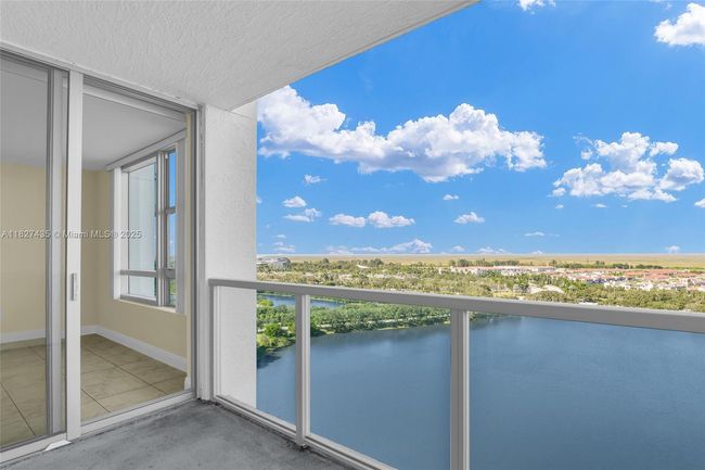 APT-1903S - 2681 N Flamingo Rd, Condo with 2 bedrooms, 2 bathrooms and null parking in Sunrise FL | Image 15