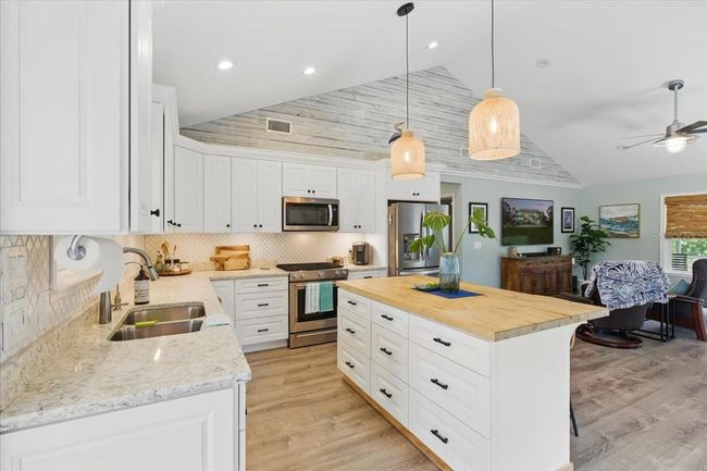 15250 Sw 100 Th Pl, House other with 2 bedrooms, 2 bathrooms and null parking in Cedar Key FL | Image 9