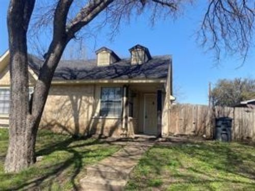 2425 Limestone Dr, Arlington, TX, 76014-1813 | Card Image