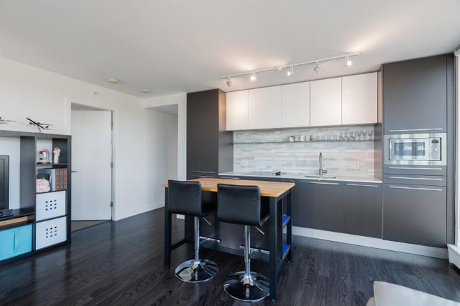 902 - 8131 Nunavut Lane, Condo with 2 bedrooms, 2 bathrooms and 1 parking in Vancouver BC | Image 4
