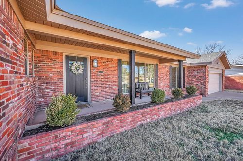 715 Shell Ave, Midland, TX, 79705-8916 | Card Image