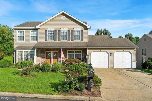 2446 New Market Sq S, BENSALEM, PA, 19020 | Card Image
