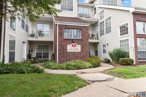279-279 Carriage Crossing Ln, Middletown, CT, 06457-5865 | Card Image