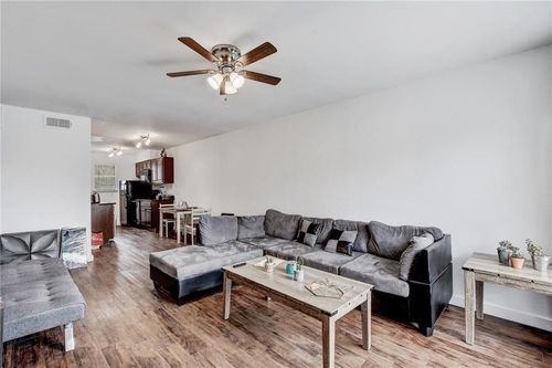 apt-105-2200 San Gabriel St, Austin, TX, 78705-5017 | Card Image