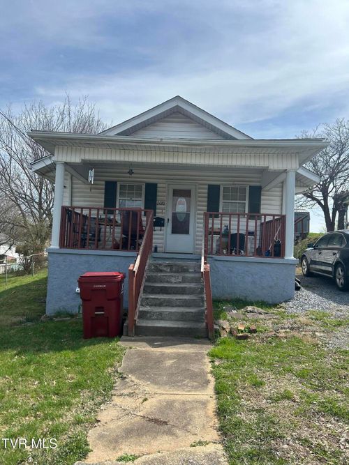 2020 E Unaka Ave, Johnson City, TN, 37601-2826 | Card Image