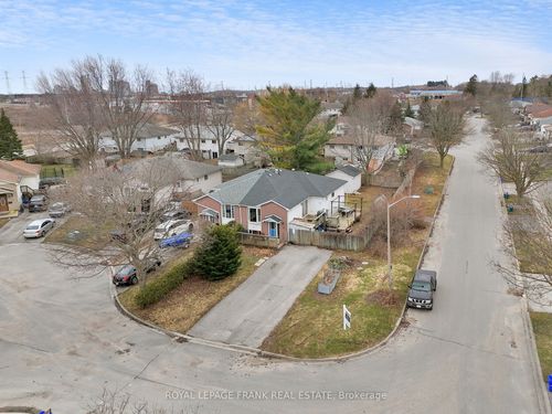 2 Fairbairn Court S, Clarington, ON, L1C4K9 | Card Image
