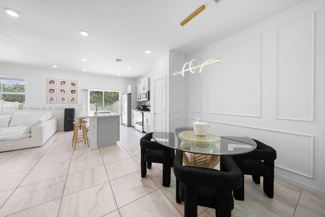 837 Se 16 Th Ct, Townhouse with 3 bedrooms, 3 bathrooms and null parking in Homestead FL | Image 7