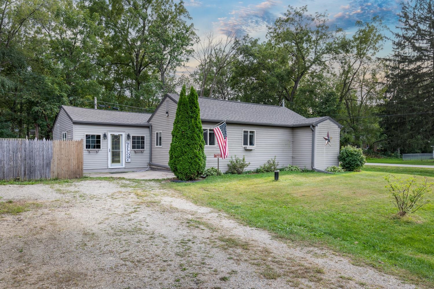 Road 3 , Edgerton, WI 53534