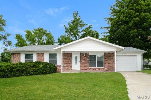 2464 Wharton Ct, Florissant, MO, 63031-2841 | Card Image