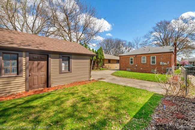 Extra pad; parking, patio... | Image 24