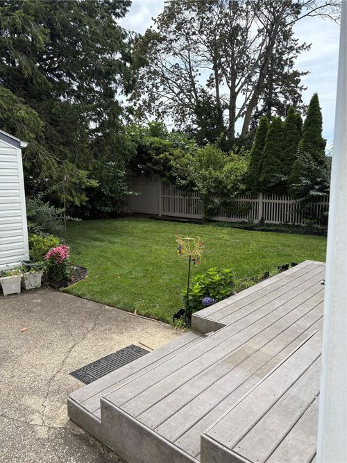 40 Irwin St, New Hyde Park, NY, 11040-2414 | Card Image