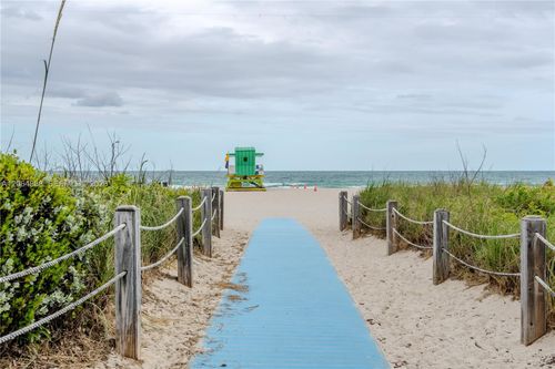 222-with-parking-401 Ocean Dr, Miami Beach, FL, 33139-6644 | Card Image