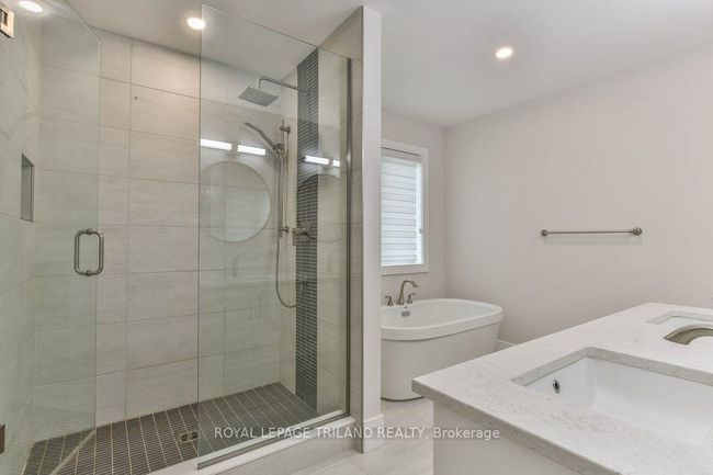 51 Elliot St, House other with 6 bedrooms, 3 bathrooms and 2 parking in Strathroy ON | Image 26
