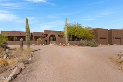 10860 E Cactus View Circle, House other with 3 bedrooms, 4 bathrooms and null parking in Gold Canyon AZ | Image 2