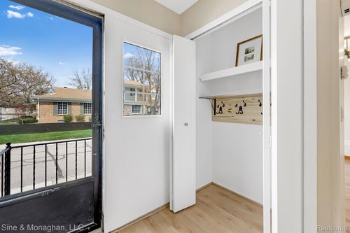 1921 Wickham St, Royal Oak, MI, 48073-1120 | Card Image