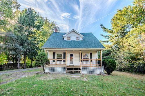 740 Fair St, Berea, OH, 44017-2770 | Card Image