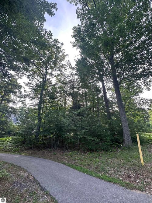 7 Woodstone Rd, Glen Arbor, MI, 49636 | Card Image