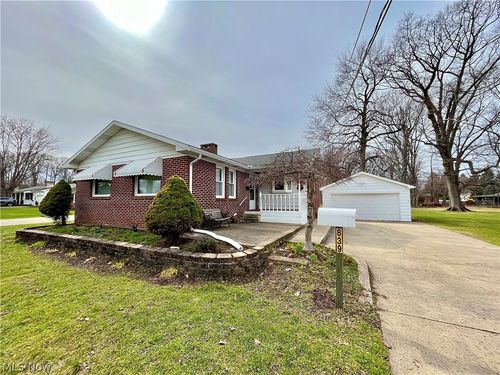 839 Mill St, Conneaut, OH, 44030-1605 | Card Image