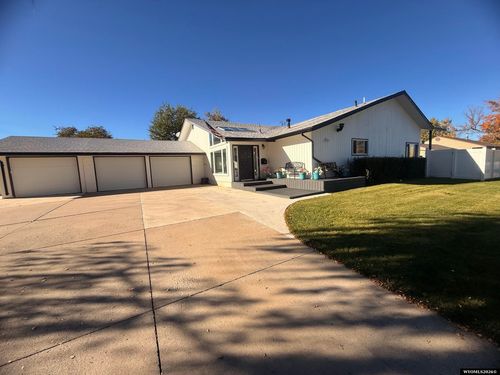 500 Cascade St, Lander, WY, 82520-3610 | Card Image